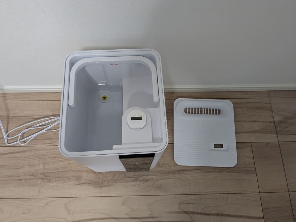 Troston製加湿器の上蓋を取った様子