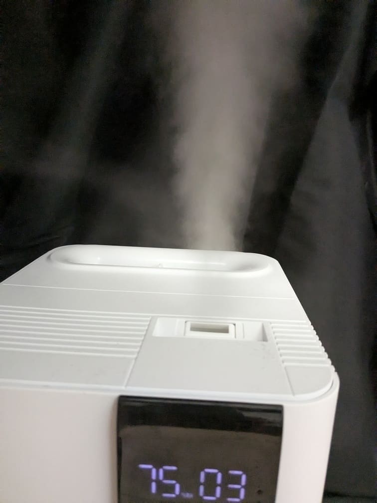 Troston製加湿器が加湿をしている様子