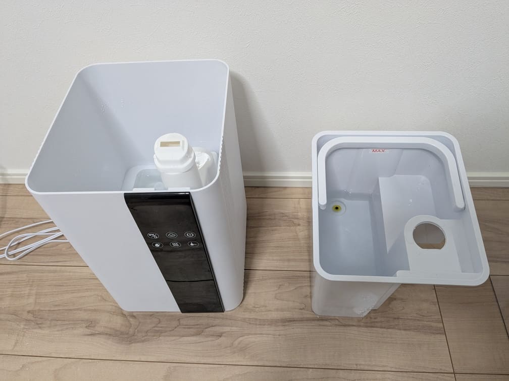 Troston製加湿器のタンクを取り外した様子