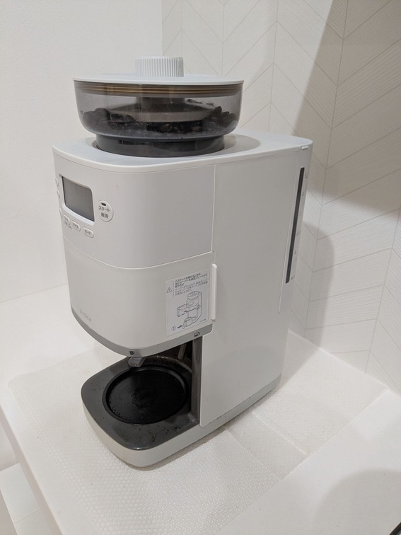 カフェばこPROの背面に給水タンクがある。