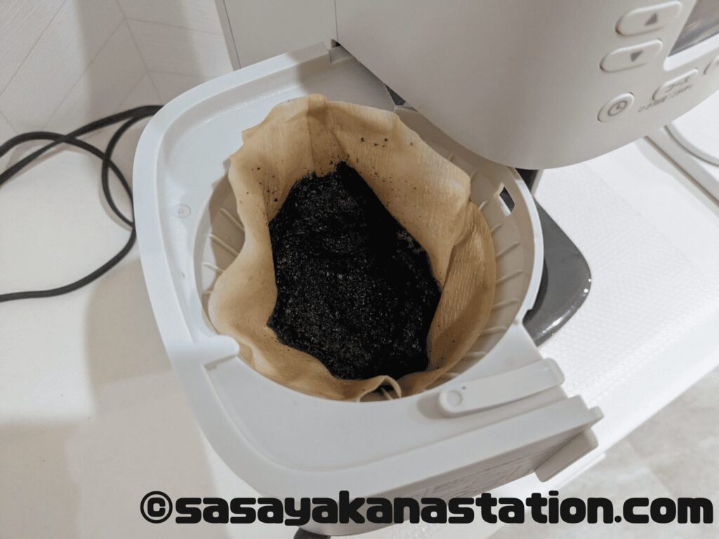 カフェばこproの使用後の様子。ペーパーフィルターだからコーヒーかすの廃棄が楽。