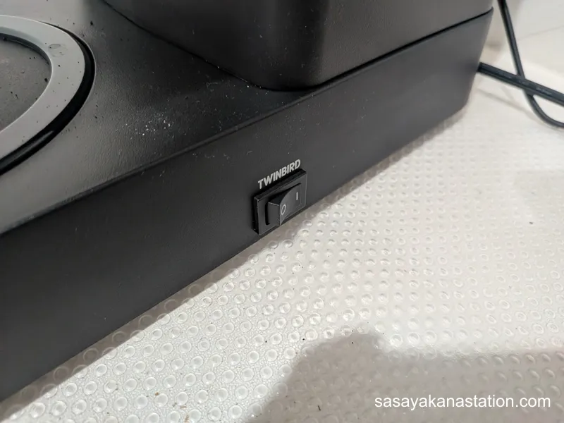 CM-D45の主電源スイッチ